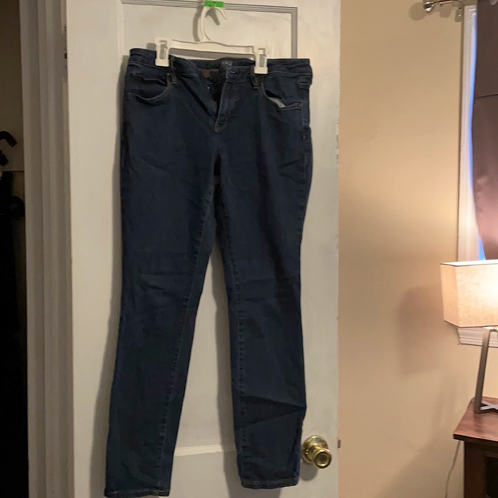 Skinny blue jeans stretch material!
